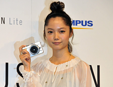 オリンパス Pen Lite のcm発表会 宮崎あおいさんがモロッコの写真を披露 n R オリンパス Pen Lite のcm発表会 宮崎あおいさんがモロッコの写真を披露 n R