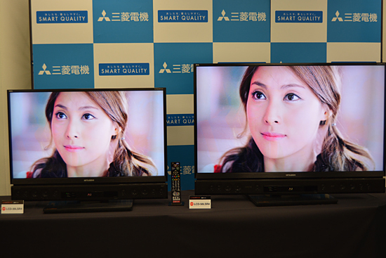 赤色レーザーと青/緑色用LEDを搭載した「REAL LASERVUE」