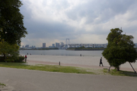 パナソニック「LUMIX LX7」の広角端(左)と望遠端の作例