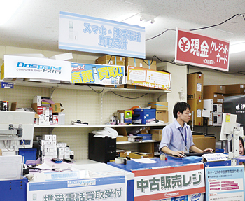 中古品を買取りで訪れるお客様も多いドスパラ大須店