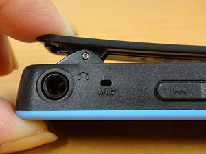 小型マイクを内蔵