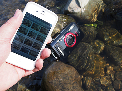 カメラが水の中でも、撮った写真をスマートフォンでシェアできる