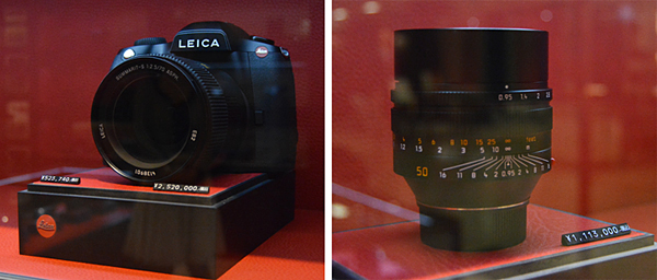 252万円の「ライカS」と100万円を超える「ライカ ノクティルックスM f0.95/50mm ASPH.」が並ぶ