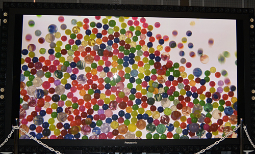 「音響一体型145インチスーパーハイビジョンディスプレー」