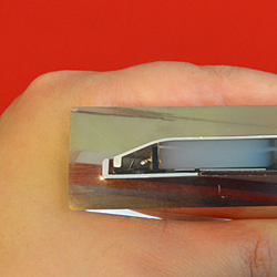 箱をかぶせ合わせたような構造で強度を確保