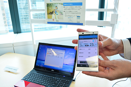 スマートフォンで外出先からエアコンの操作ができる