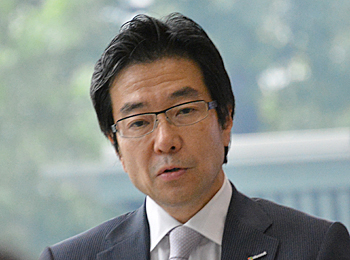 「Surface Pro」の売れ行きを語る樋口社長