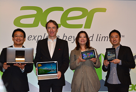 左から日本エイサーのボブ・セン社長、エイサーのマイケル・バーキンCMO、ジョセフィン・タンマーケティングAVP、日本エイサー プロダクトマネジメント部の西山隆康プロダクトマネージャー