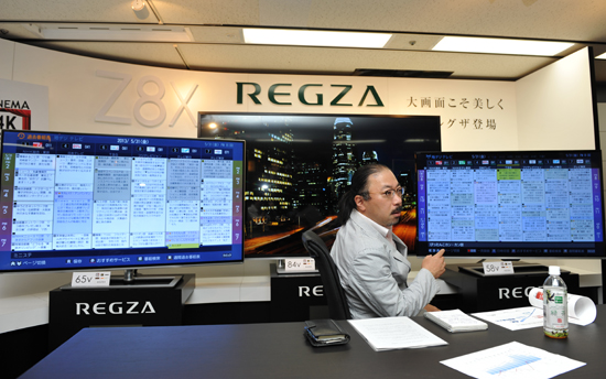 「タイムシフトマシン」をさらに使いやすくする「過去番組表」(左)