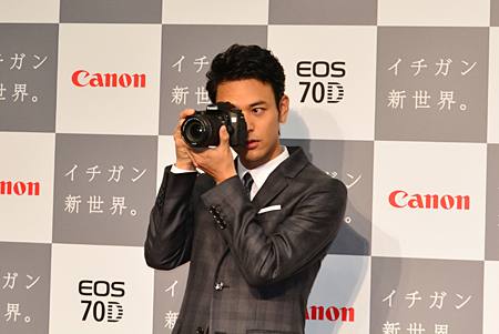 「EOS 70D」コミュニケーションパートナーの妻夫木聡さん