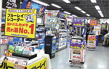 広いスペースで売れ筋上位3製品の購入をアピールするヨドバシカメラマルチメディア札幌