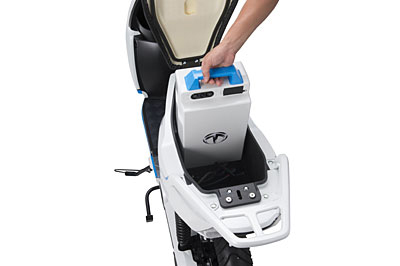 シート下のリチウムイオンバッテリ