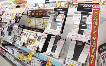 高齢者向けに健康関連商品を充実させているコジマNEW水戸店