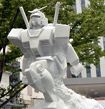 力強く一歩を踏み出すガンダム