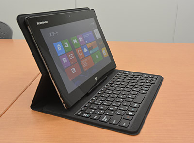 キーボードとタブレットは強力な磁石でしっかり固定される