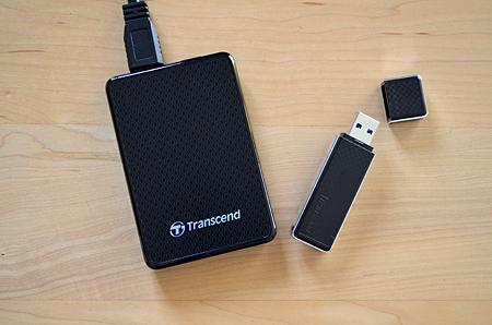 ポータブルSSD「ESD 200 256GB」とUSBメモリ「JetFlash 780 64GB」