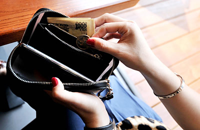 内部には収納ポケットを備えている