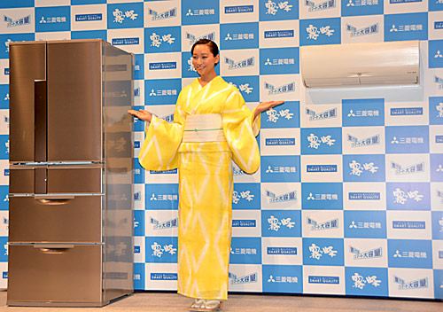 「製品の魅力をしっかり伝えたい」と意気込みを語る杏さん