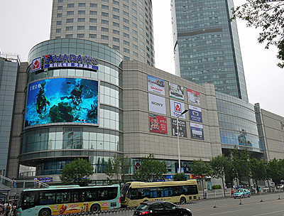 6月に閉店したヤマダ電機天津店。中国で開店した3店(瀋陽、天津、南京)のなかで最も好調といわれていたが、撤退の結果に終わった