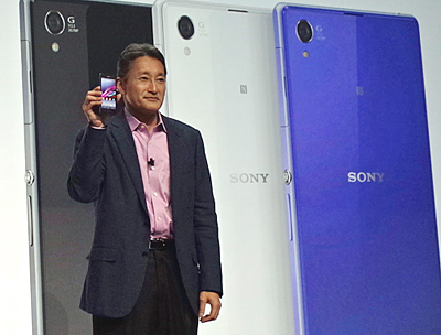 「ソニーの技術を集約した」と「Xperia Z1」を発表するソニーの平井一夫社長兼CEO