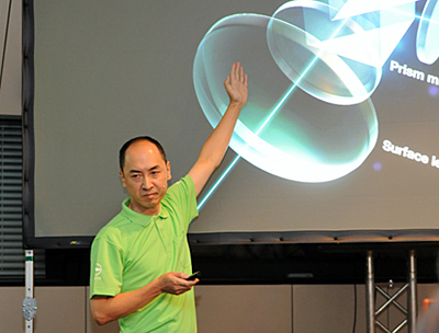 「シータ」の構造を説明する総合経営企画室・生方秀直室長