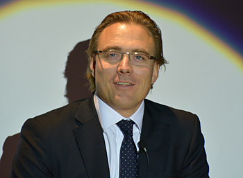 プレゼンテーションを行うバーグストローム副社長