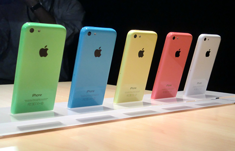 側面・背面のカラーが異なる。中央のイエローがアップルのイチオシ?