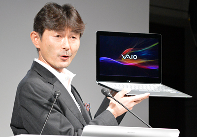 「VAIO Fit 13A」を紹介する赤羽良介本部長