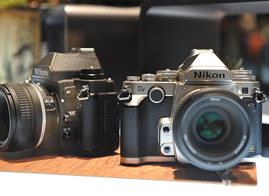 ニコンのフィルムカメラ「F3」「FM」に似た直線的なテイストにフラッグシップ「D4」画質を融合