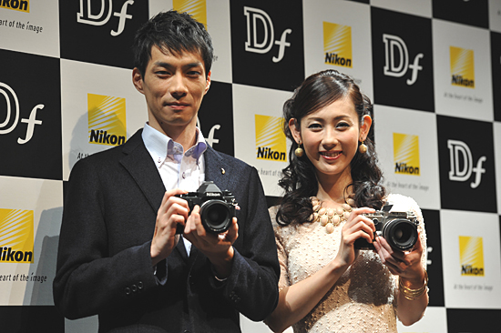 35mmフルサイズCMOSセンサ搭載のデジタル一眼レフカメラ