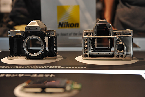 上・背面・底のカバーはマグネシウム合金製