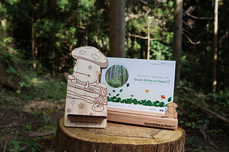 「森林保全クレジット付」ドコモダケマルチスタンド&カレンダーとドコモダケケータイホルダー