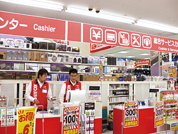 現場でいっしょに働くことで、知識を習得