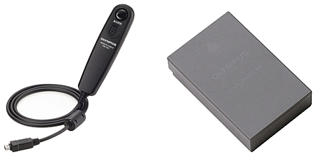 リモートケーブル「RM-UC1」とリチウムイオン充電池「BLS-5」