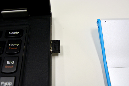 ワイヤレスモデルでもレシーバーを接続するだけですぐに使用できる