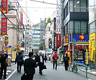 BUY MORE秋葉原本店はパーツ専門店が軒を連ねるエリアにある