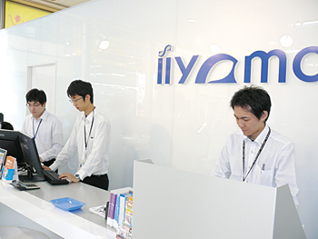 パソコン販売を担当するスタッフは、全国のパソコン工房から集めた