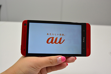 デュアルフロントステレオスピーカーを配置