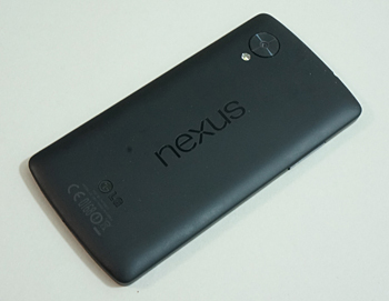 背面はマット加工が施されている