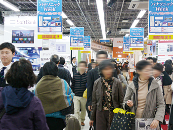 平日は会社員、主婦、学生が中心で、休日には家族連れも来店