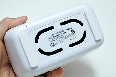 底部のパッシブラジエーターが力強い低音を再生