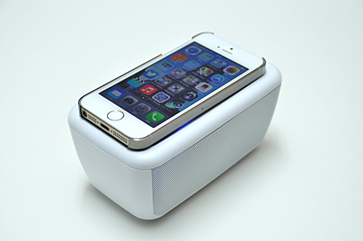 iPhone 5sが天面にぴったり置けるほどのサイズ