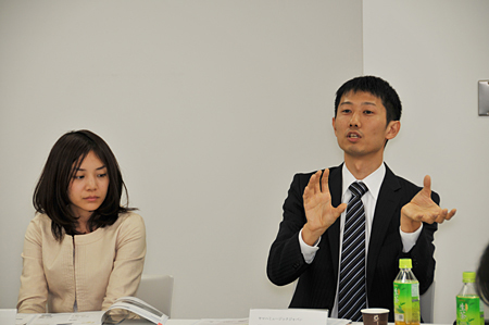 ヤマハの藤井さん(右)と臼井さん(左)