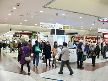 マルチメディア横浜と直結する横浜駅西口のザ・ダイヤモンド地下街