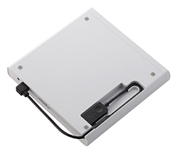 底面にUSBケーブルを収納