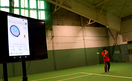 ラケットがボールととらえた位値やボールの速度をリアルタイムに分析