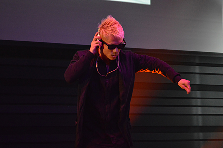 SHUHOさんのアクロバットなダンス