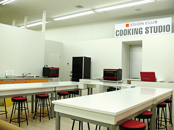 最新機器を使用できるカルチャー教室「エディオンクラブ」を展開する