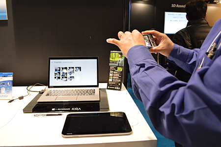 撮影した写真を「思い出フォトビューア」に自動でアップロード