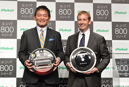 セールス・オンデマンドの室崎肇社長とアイロボットのコリン・アングルCEO